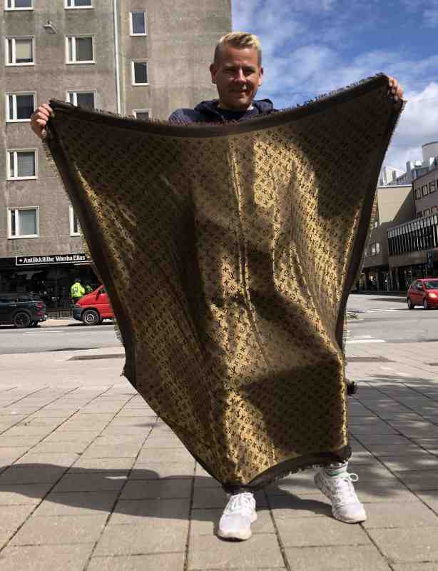 LOUIS VUITTON HUIVI  Antiikkiliike Wanha Elias