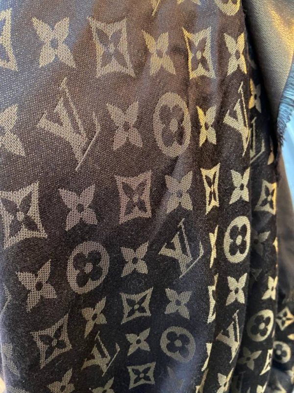 LOUIS VUITTON HUIVI  Antiikkiliike Wanha Elias