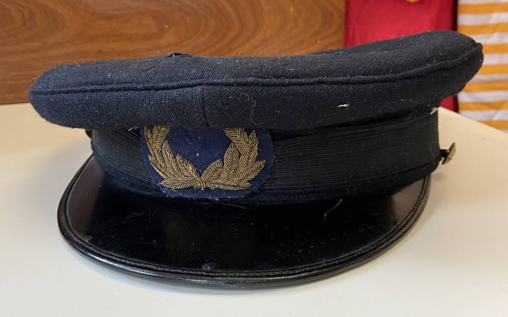 KAPTEENIN LAKKI Antiikkiliike Wanha Elias kapteenin-lakki-antiikkiliike-wanha-elias